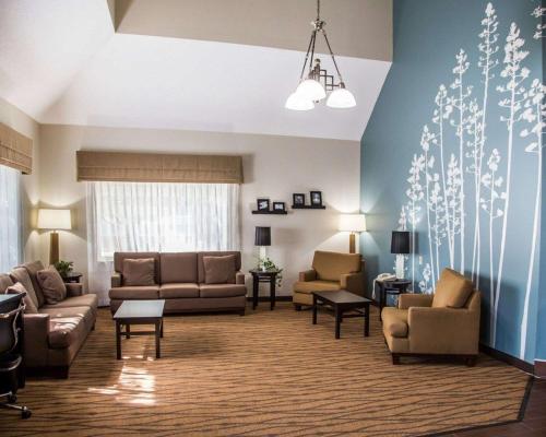 Sleep Inn and Suites Davenport - image 7