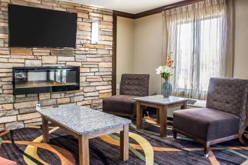 Comfort Inn & Suites Cedar Rapids North - Collins Road - image 5