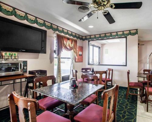 Quality Inn - image 3