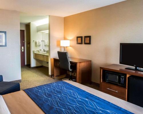 Comfort Inn Crystal Lake - Algonquin in Crystal Lake, USA