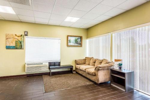 Econo Lodge Idaho Falls Photo 20