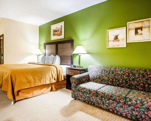 Quality Inn & Suites Champaign North - Urbana Room Type - King Suite - Non-Smoking
