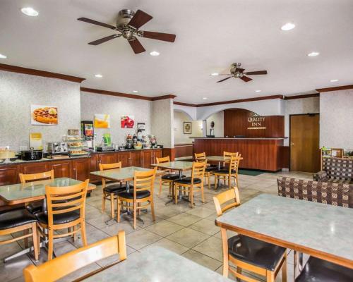 Restaurant, Quality Inn Peru near Starved Rock State Park in Peru (IL)