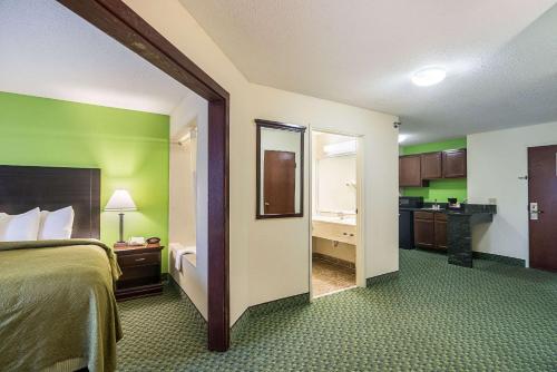 Quality Inn & Suites near I-80 and I-294