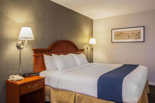 Quality Inn and Suites St Charles -West Chicago