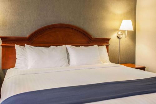 Quality Inn and Suites St Charles -West Chicago