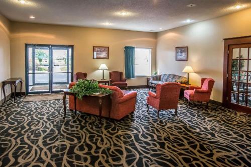 Quality Inn & Suites Mendota near I-39 - Hotel - Mendota