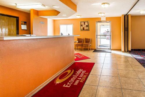 Lobby, Econo Lodge Inn & Suites Pekin - Peoria Area in Pekin (IL)