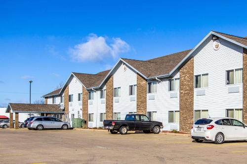 Econo Lodge Inn & Suites