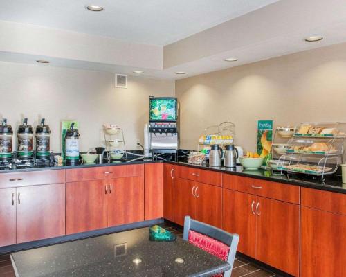 Quality Inn Effingham North - 레스토랑