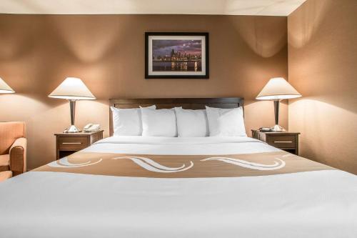 Quality Inn Elgin I-90 in Elgin, USA