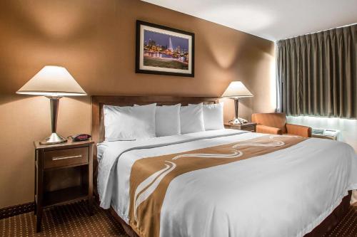 Quality Inn Elgin I-90 in Elgin, USA