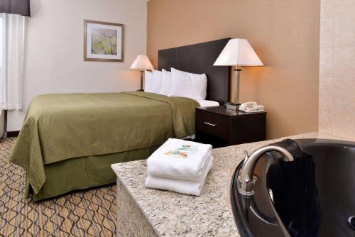 Quality Inn & Suites Matteson near I-57 in Matteson, USA