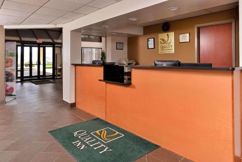 Quality Inn & Suites Matteson near I-57