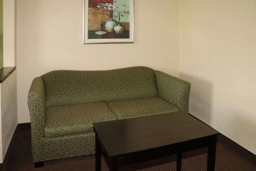 Quality Inn East Evansville