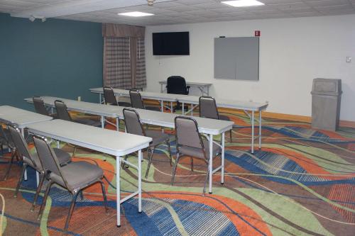 Quality Inn North Vernon near Hwy 50 - image 7