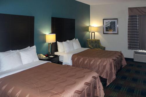 Quality Inn North Vernon near Hwy 50 Set in a prime location of North Vernon (IN), Quality Inn puts everything the city has to offer just outside your doorstep. Both business travelers and tourists can enjoy the propertys facilities and