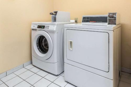 Comfort Inn & Suites Mishawaka-South Bend - image 6