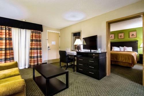 Quality Inn & Suites Moline