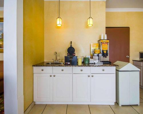 Restaurant, Quality Inn Evansville Eastland Area near Evansville Regional Airport