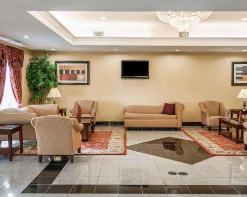 Comfort Suites near Indianapolis Airport - image 9