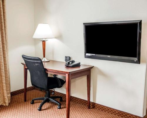 Comfort Suites Near Indianapolis Airport In In