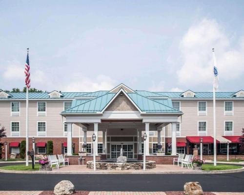 Comfort Inn & Suites Sturbridge-Brimfield - Hotel - Sturbridge