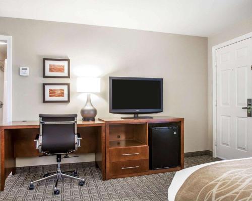 Queen Room with Two Queen Beds - Non Smoking/Pet Friendly - Exterior Room