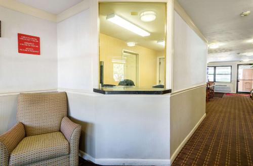 Econo Lodge Boston-Malden - image 4