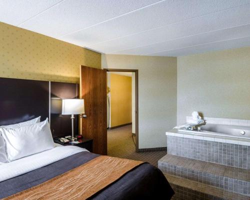 Holiday Inn Express Fall River North