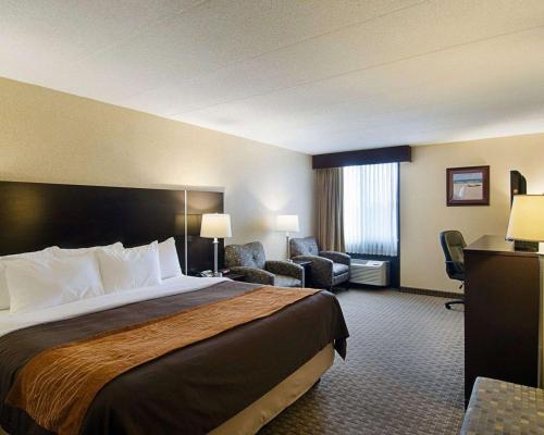 Holiday Inn Express Fall River North