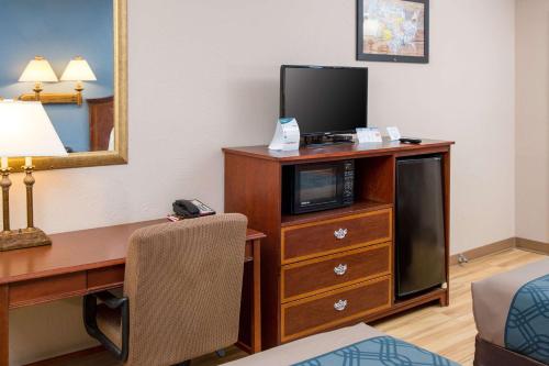 Queen Room with Two Queen Beds - Non-Smoking