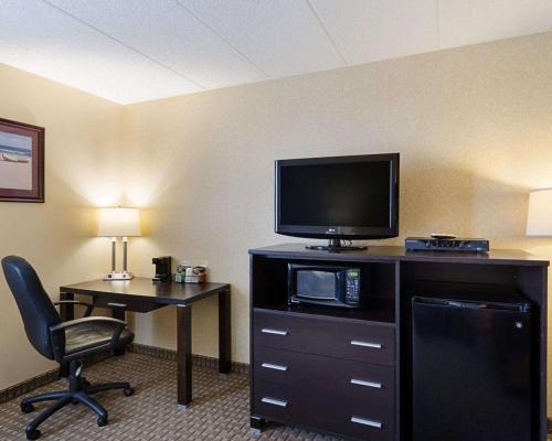 Holiday Inn Express Fall River North