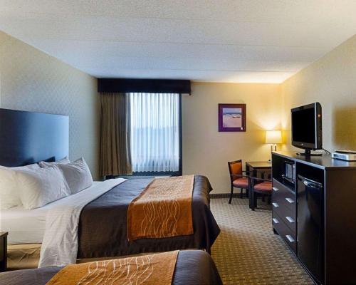 Holiday Inn Express - Fall River North