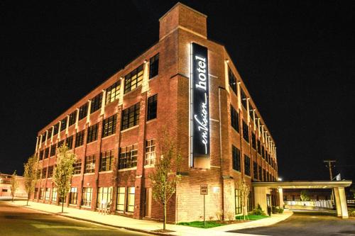. enVision Hotel Boston-Everett