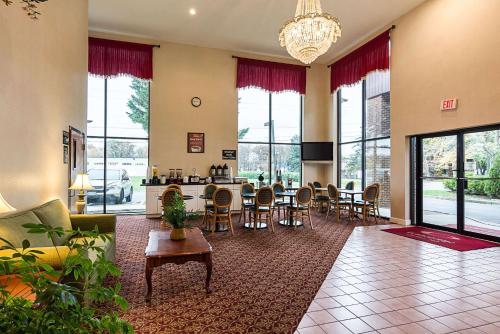 Econo Lodge Andrews AFB - image 7
