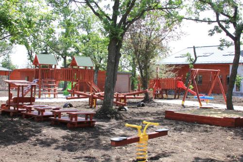 สนามเด็กเล่น, Matra Kemping Apartmanok in ยอนยอส