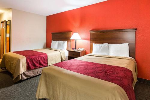 Econo Lodge Andrews AFB - image 9