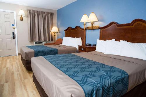 Econo Lodge Sturbridge Route 20 Econo Lodge Sturbridge Route 20