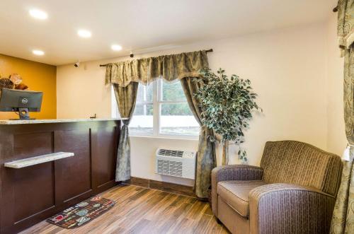 大堂, 米德爾伯勒普利茅斯羅德威旅館 (Rodeway Inn Middleboro-Plymouth) in 米德爾伯勒