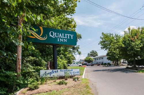 Quality Inn Beacon Marina