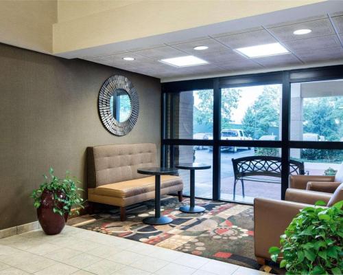 Comfort Inn & Suites - LaVale - Cumberland