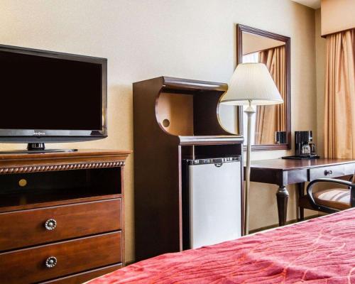 Comfort Inn & Suites Scarborough - image 8