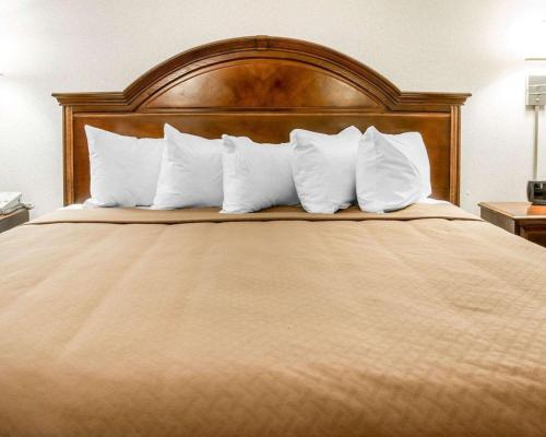 Quality Inn & Suites Beachfront in Mackinaw City, USA