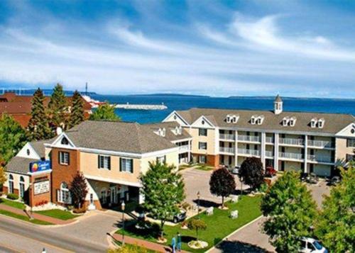 Comfort Inn Lakeside - Mackinaw City