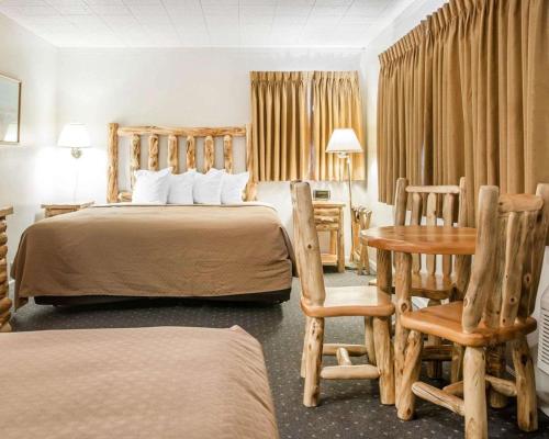 Quality Inn and Suites Mackinaw City - image 8