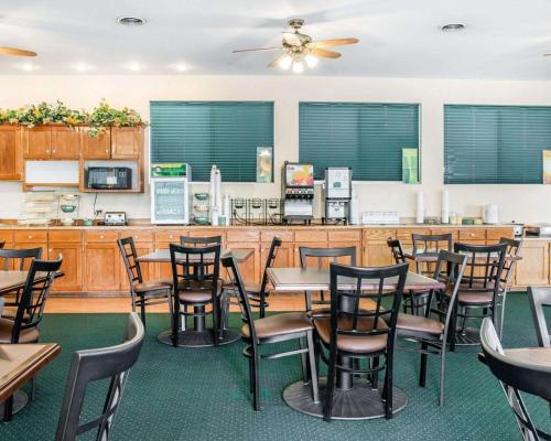 Quality Inn & Suites Beachfront in Mackinaw City, USA