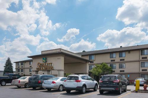 Quality Inn & Suites Detroit Metro Airport