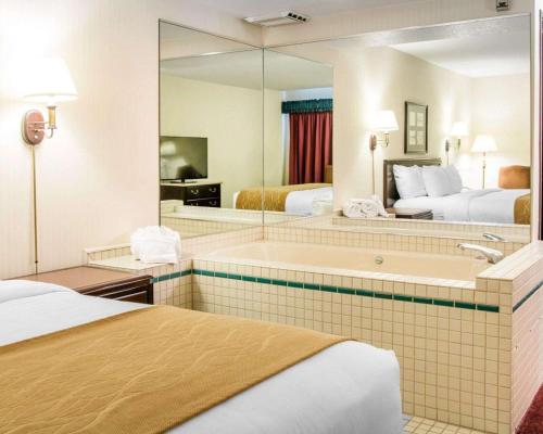 Comfort Inn Lakeside - Mackinaw City