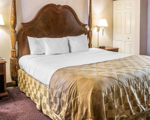 Mackinaw City Clarion Hotel Beachfront - image 6